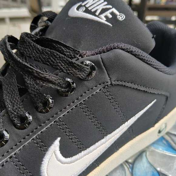 Nike Sneaker Women's - Picture 7 of 9